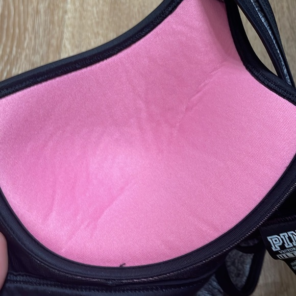 EUC VS PINK Ultimate sports bra size Medium - Picture 6 of 6